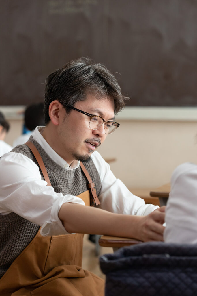 全裸　男子小学生 上半身裸の騎馬戦という「地獄」に苦しんだ僕は、教師になった | OTEMOTO［オ・テモト］